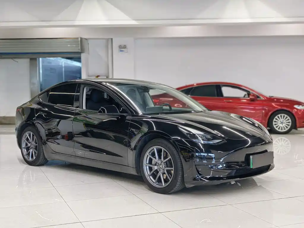 Tesla Model 3 — фото 3