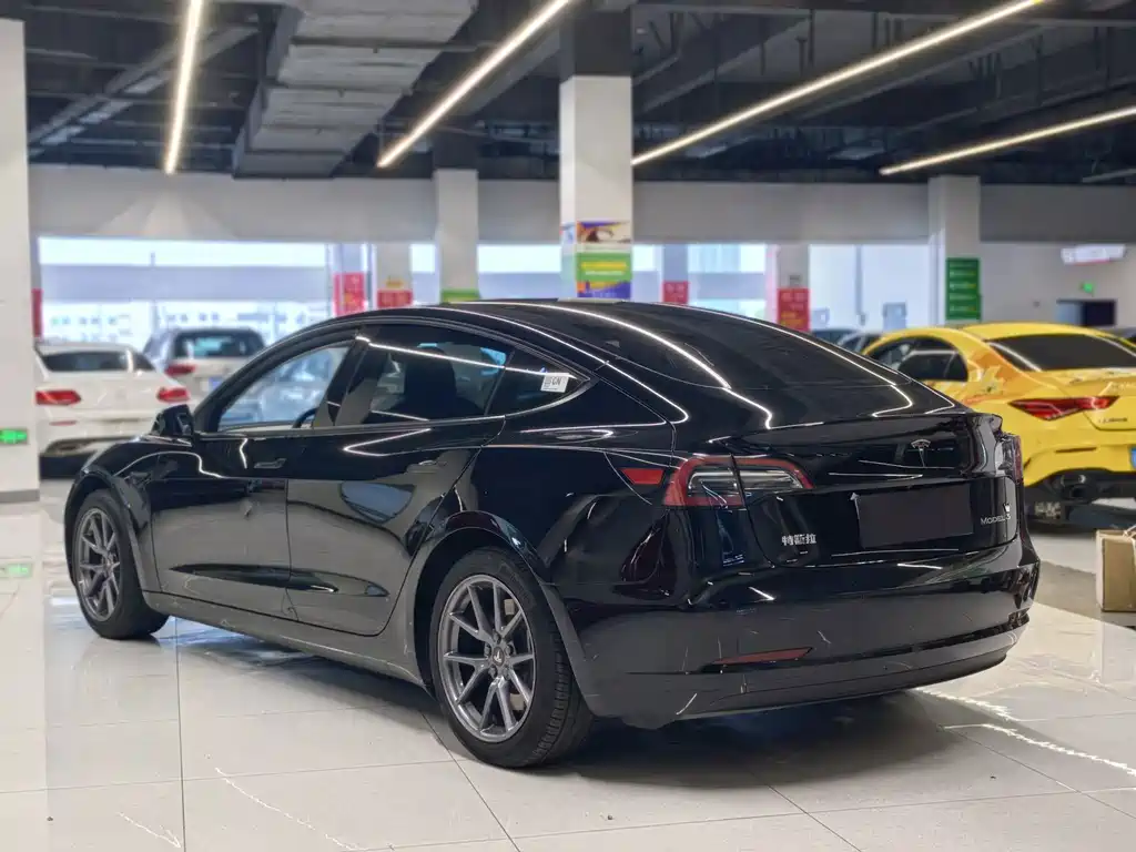 Tesla Model 3 — фото 5