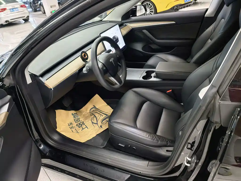 Tesla Model 3 — фото 6