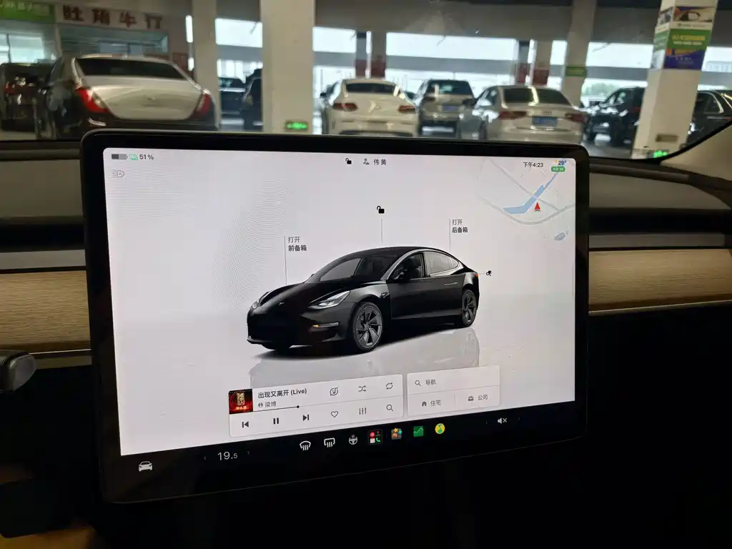 Tesla Model 3 — фото 10