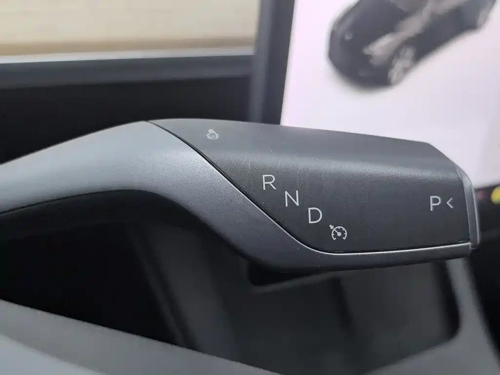 Tesla Model Y — фото 13