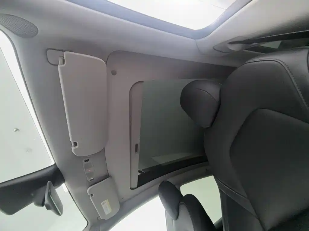 Tesla Model Y — фото 14