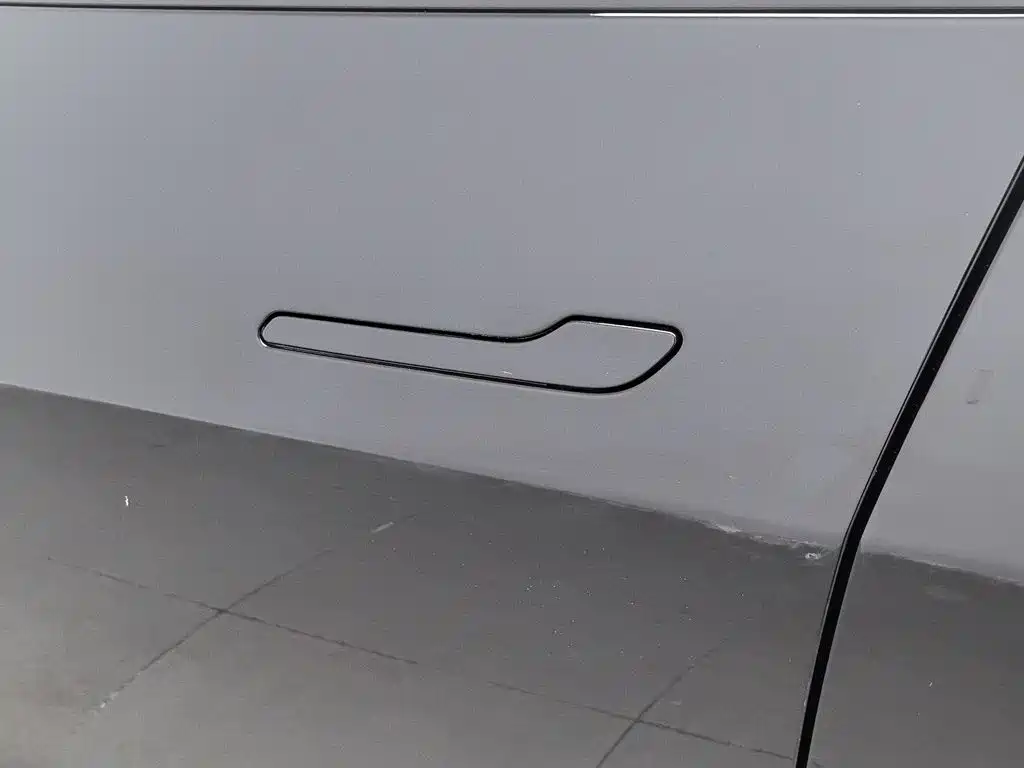 Tesla Model Y — фото 18