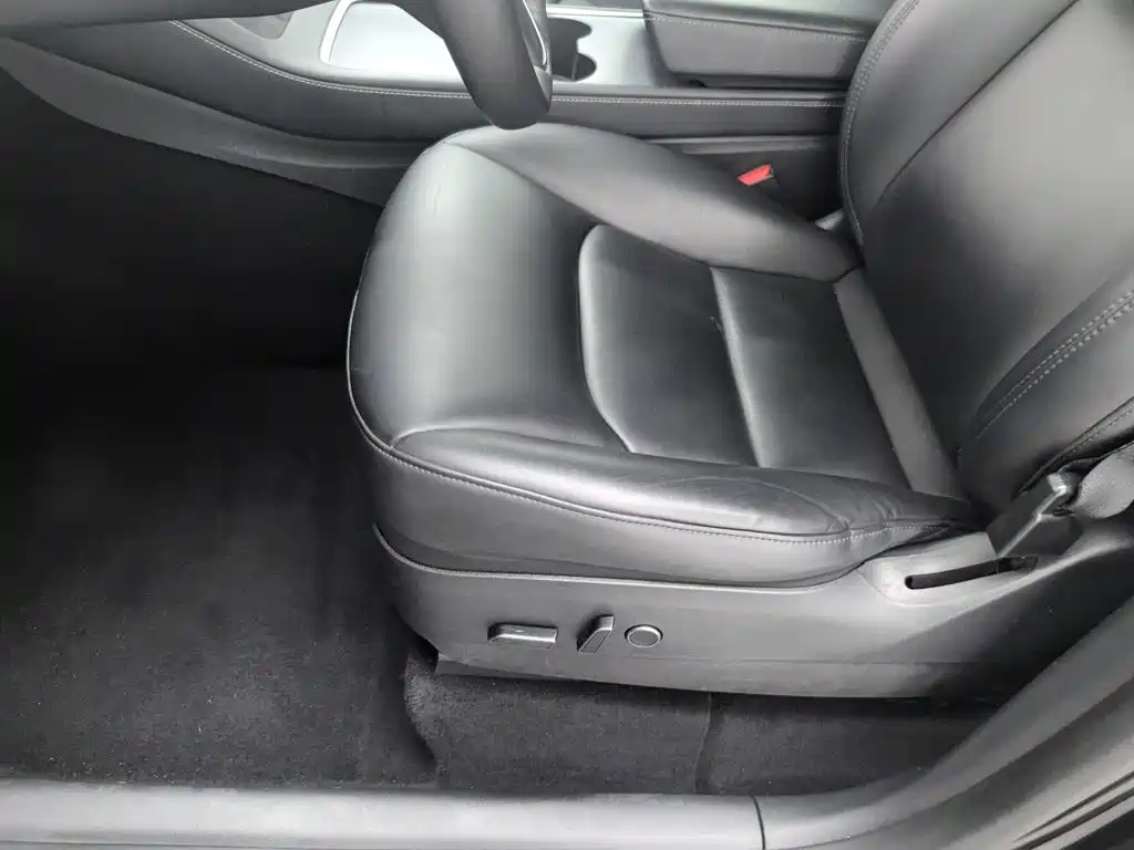 Tesla Model Y — фото 20