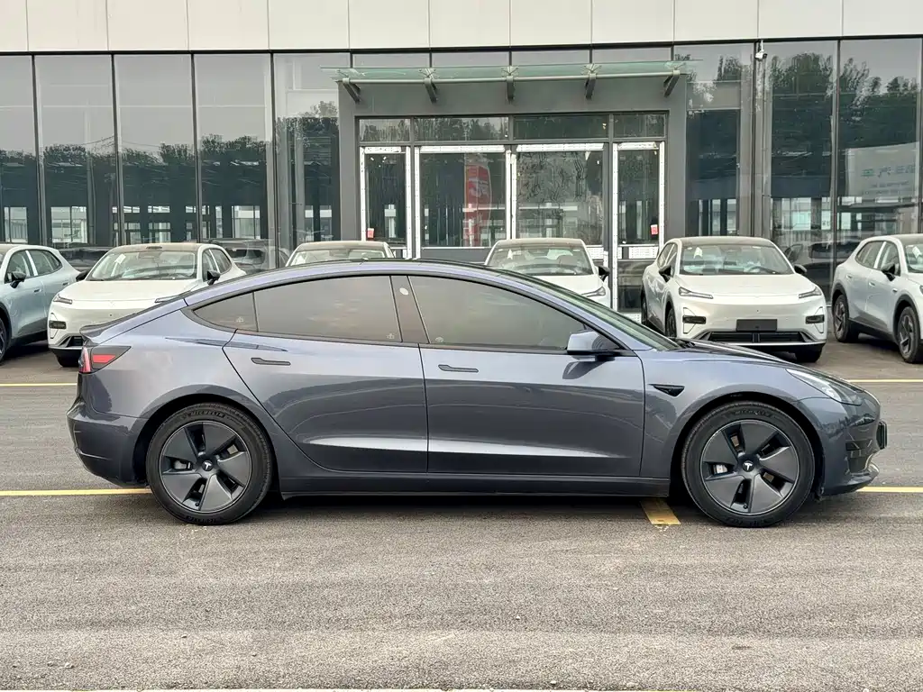 Tesla Model 3 — фото 5