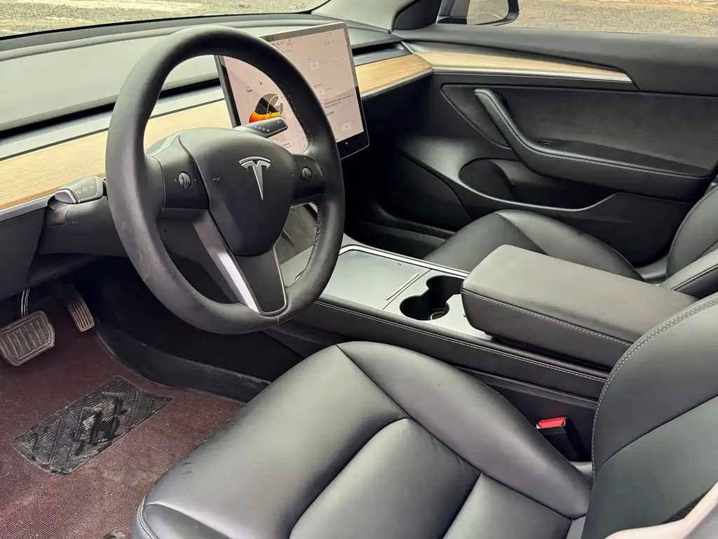 Tesla Model 3 — фото 8