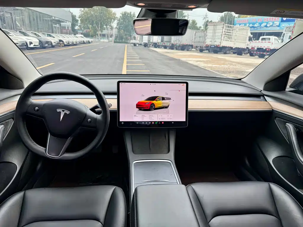 Tesla Model 3 — фото 9