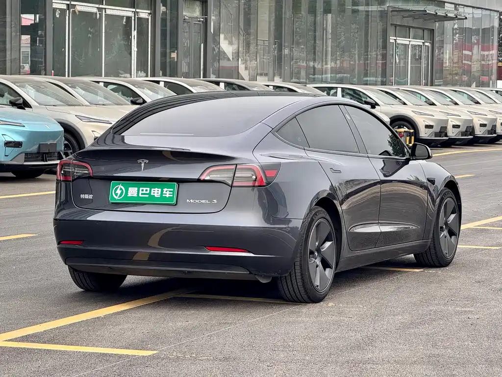 Tesla Model 3 — фото 10