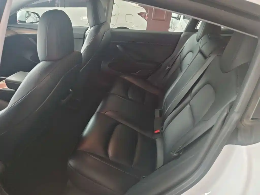 Tesla Model 3 — фото 17