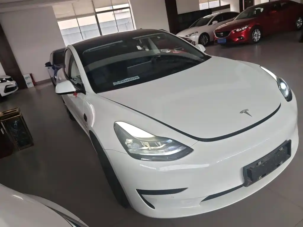 Tesla Model 3 — фото 4