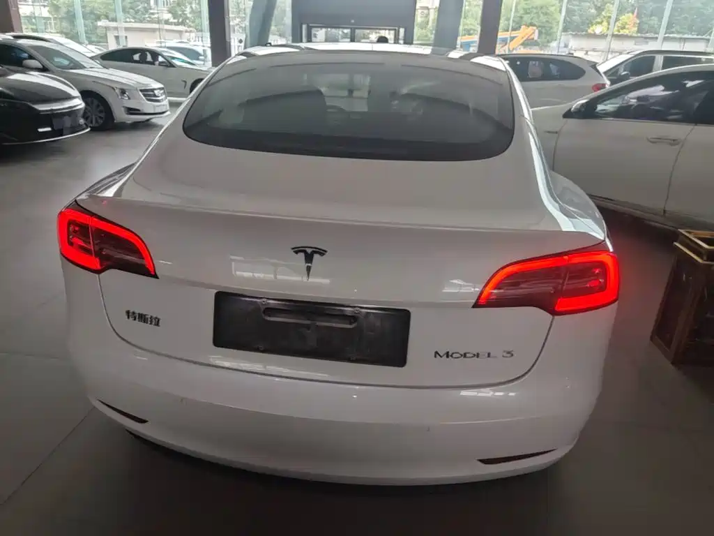 Tesla Model 3 — фото 6
