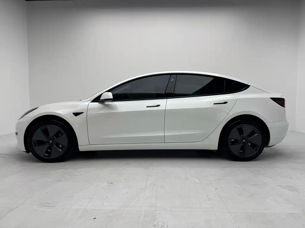 Tesla Model 3 — фото 2