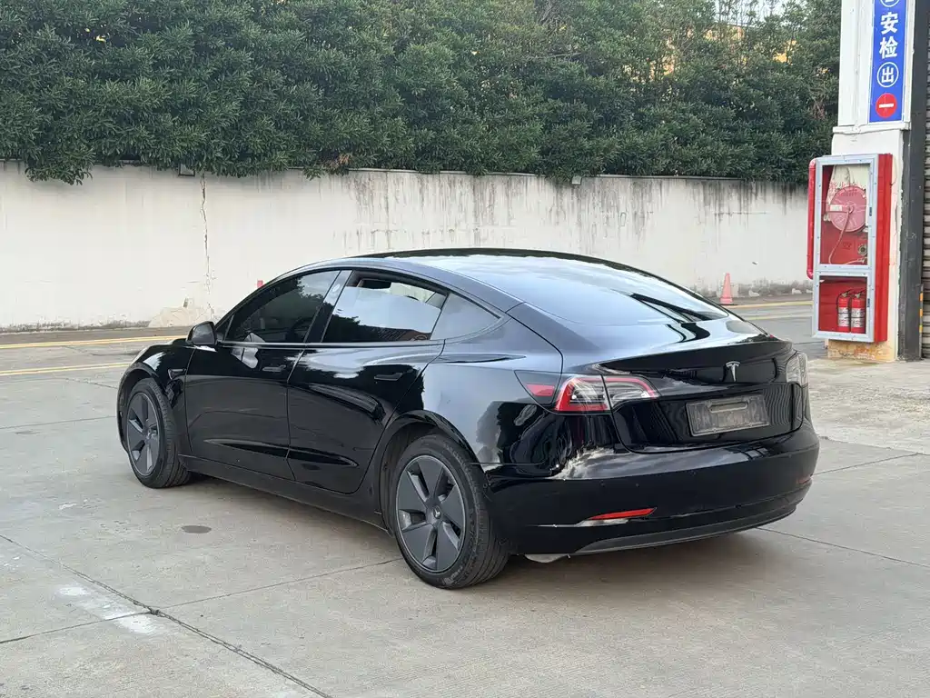 Tesla Model 3 — фото 11