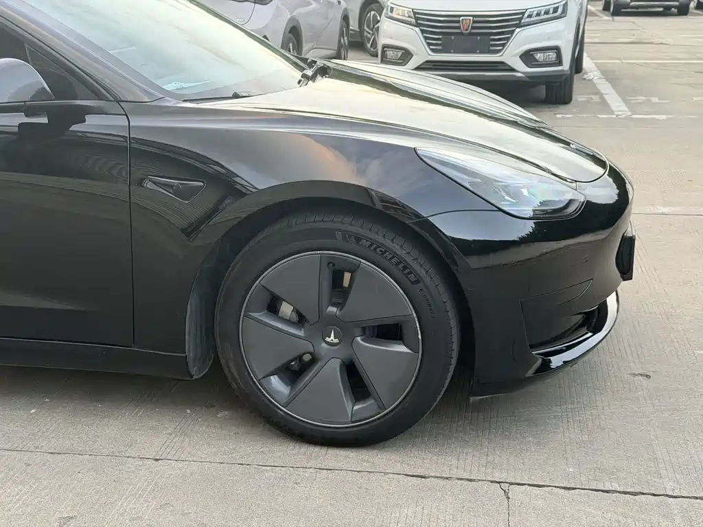 Tesla Model 3 — фото 4