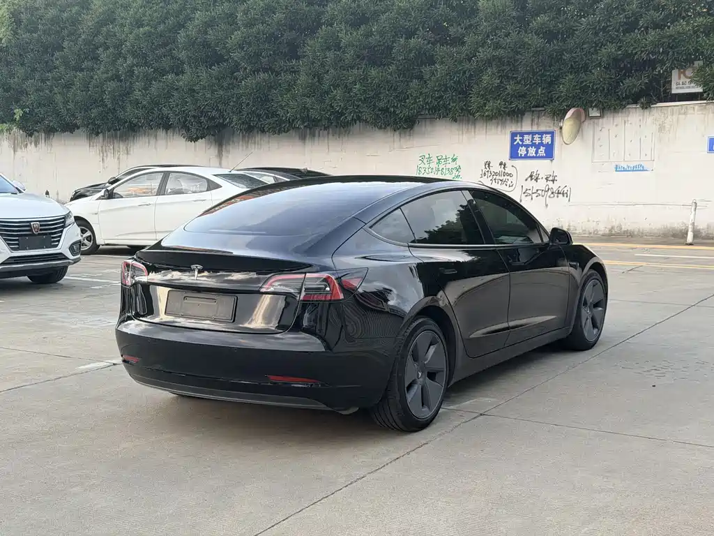 Tesla Model 3 — фото 9