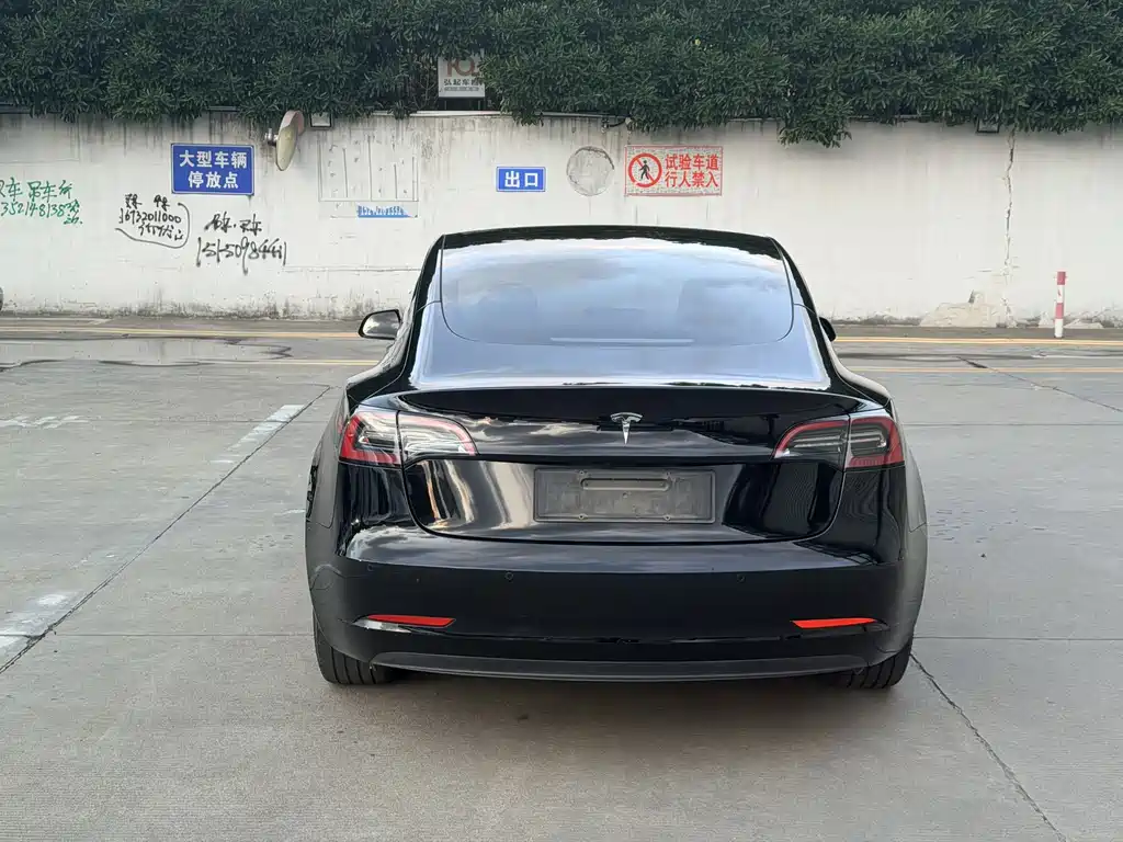 Tesla Model 3 — фото 10