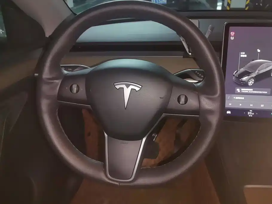 Tesla Model Y — фото 15
