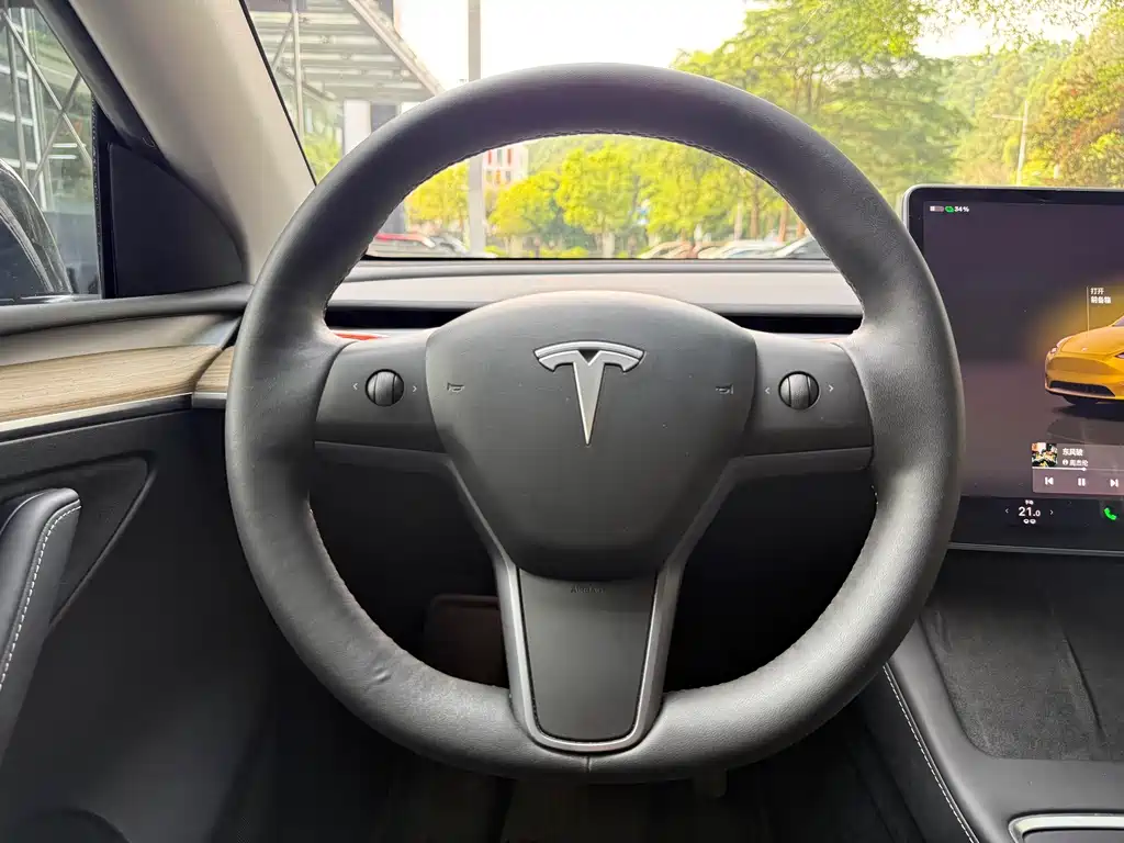 Tesla Model Y — фото 11