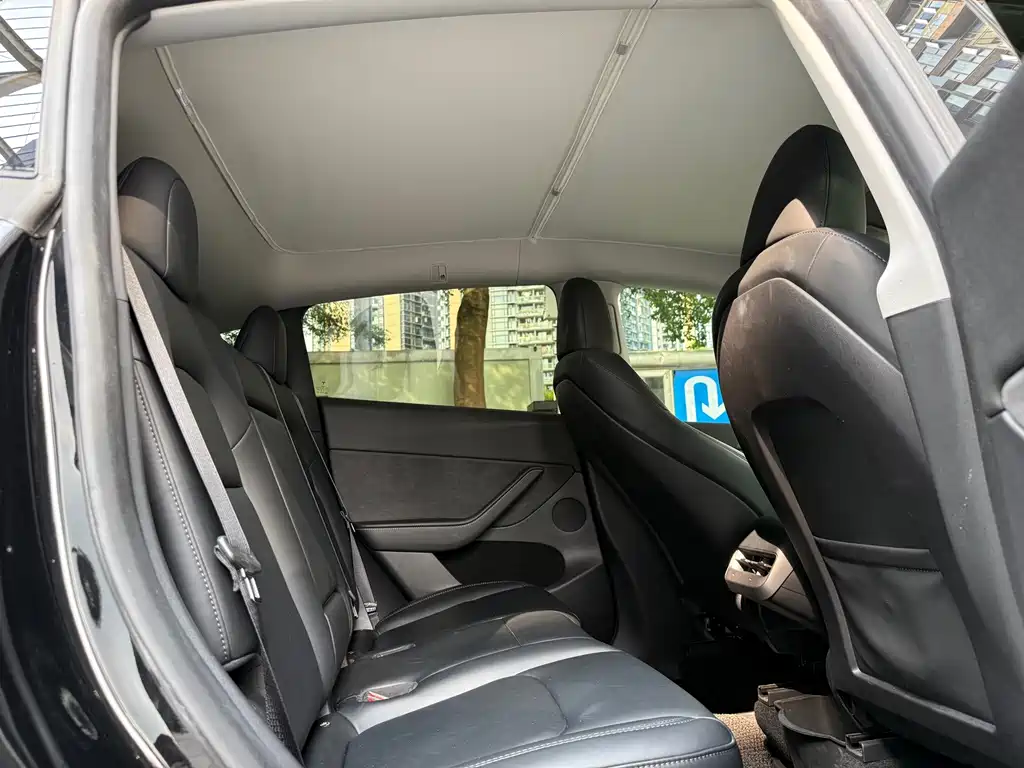 Tesla Model Y — фото 15
