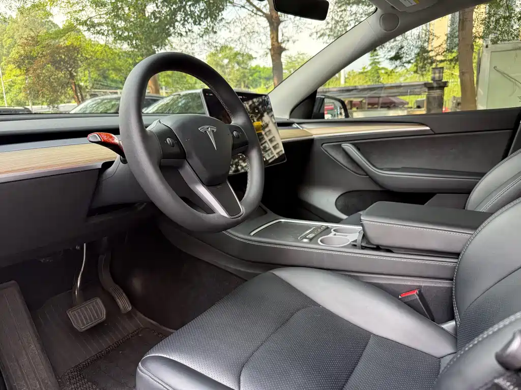 Tesla Model Y — фото 7