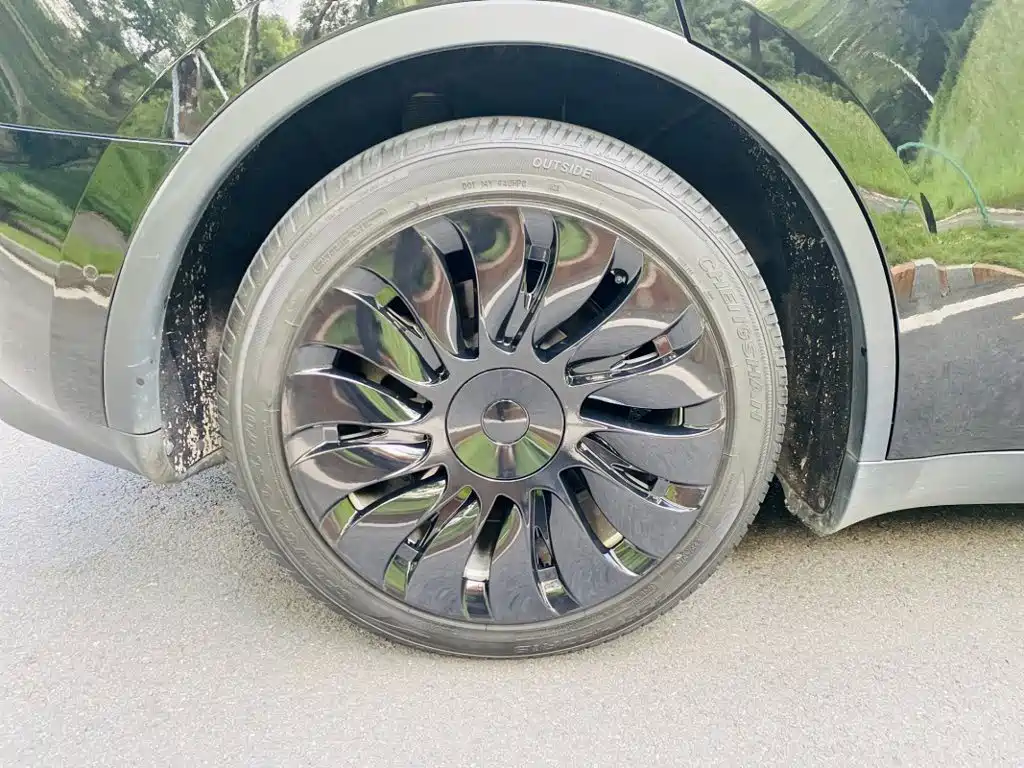 Tesla Model Y — фото 4
