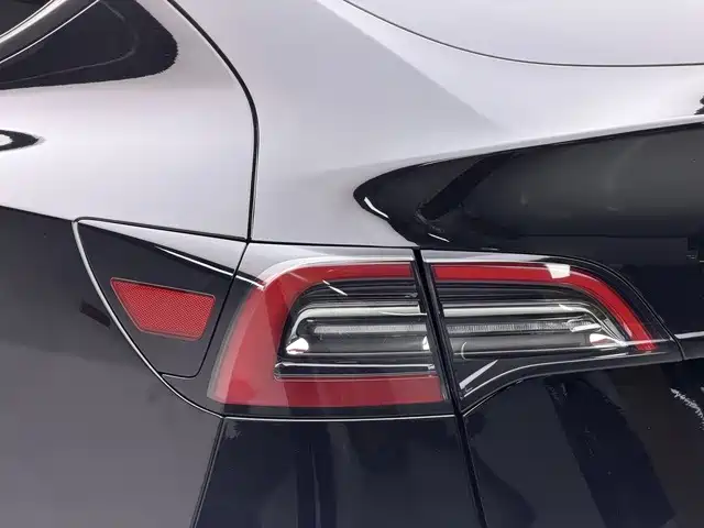 Tesla Model Y — фото 13