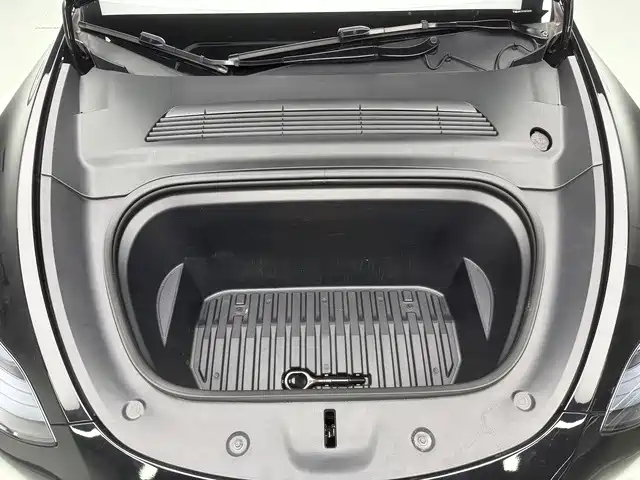 Tesla Model Y — фото 14