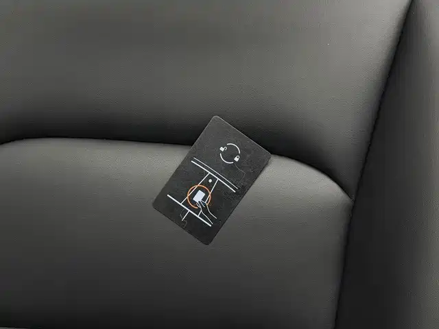 Tesla Model Y — фото 15