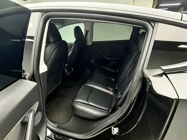 Tesla Model Y — фото 18