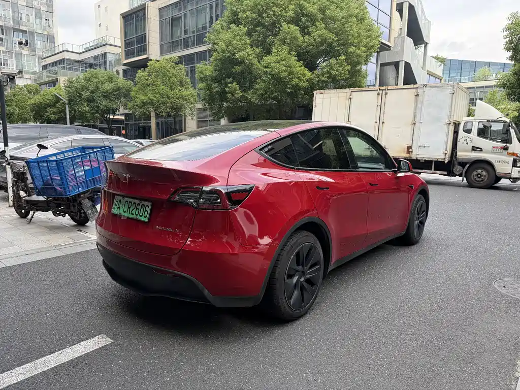 Tesla Model Y — фото 7