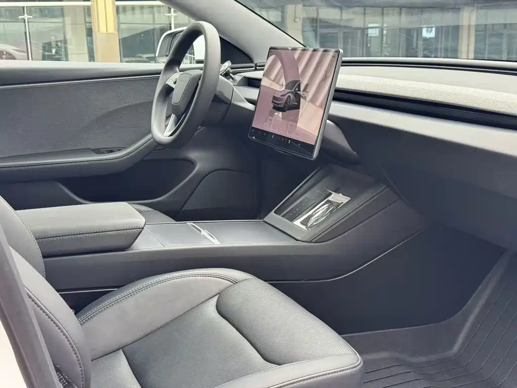 Tesla Model 3 — фото 6