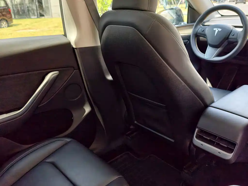 Tesla Model Y — фото 13