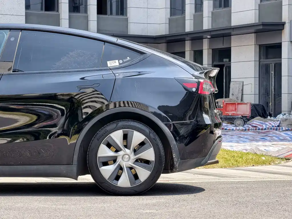 Tesla Model Y — фото 4