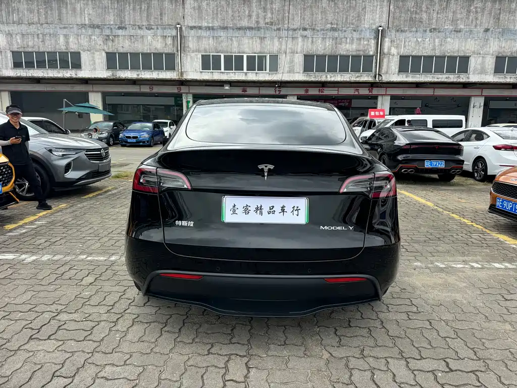 Tesla Model Y — фото 7