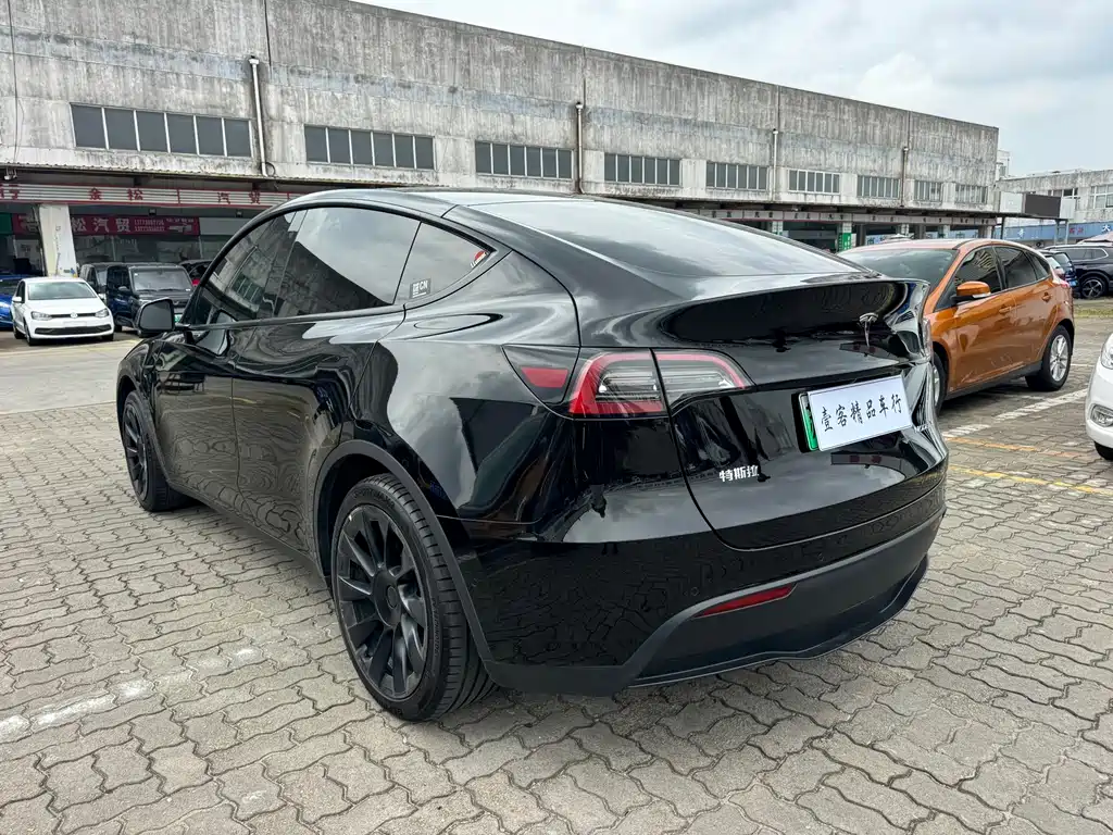 Tesla Model Y — фото 9