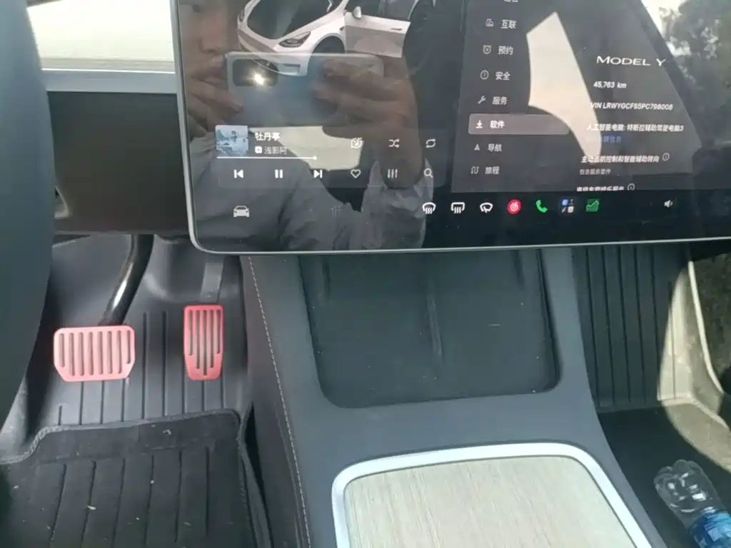 Tesla Model Y — фото 13