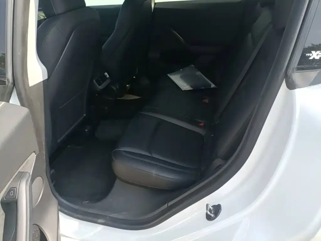 Tesla Model Y — фото 17