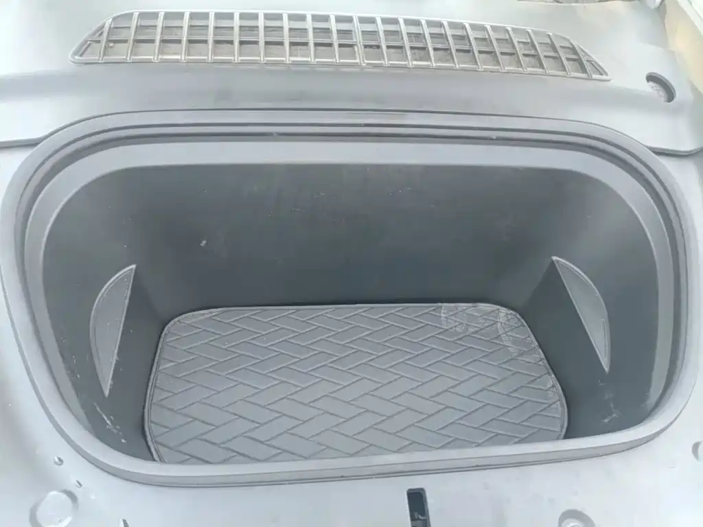 Tesla Model Y — фото 20