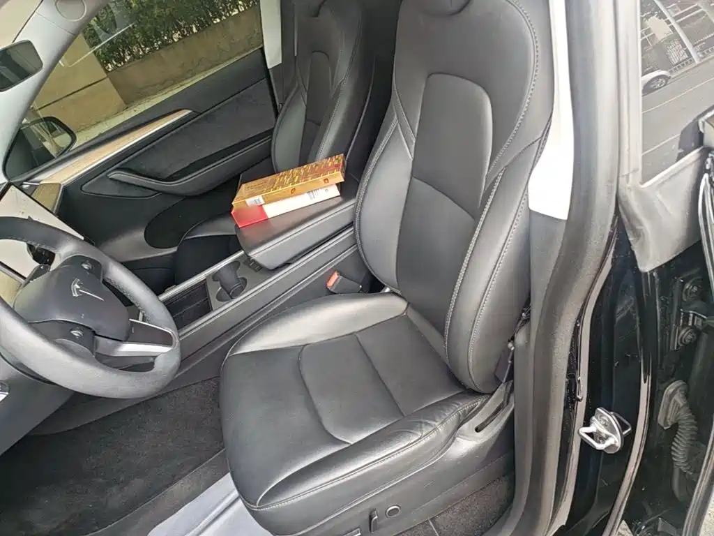 Tesla Model Y — фото 15
