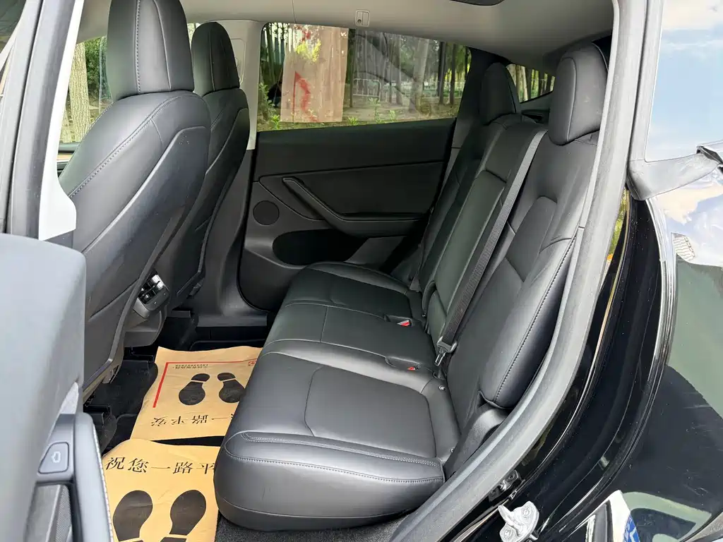 Tesla Model Y — фото 17