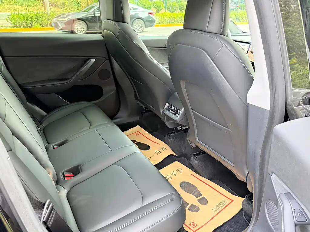 Tesla Model Y — фото 19