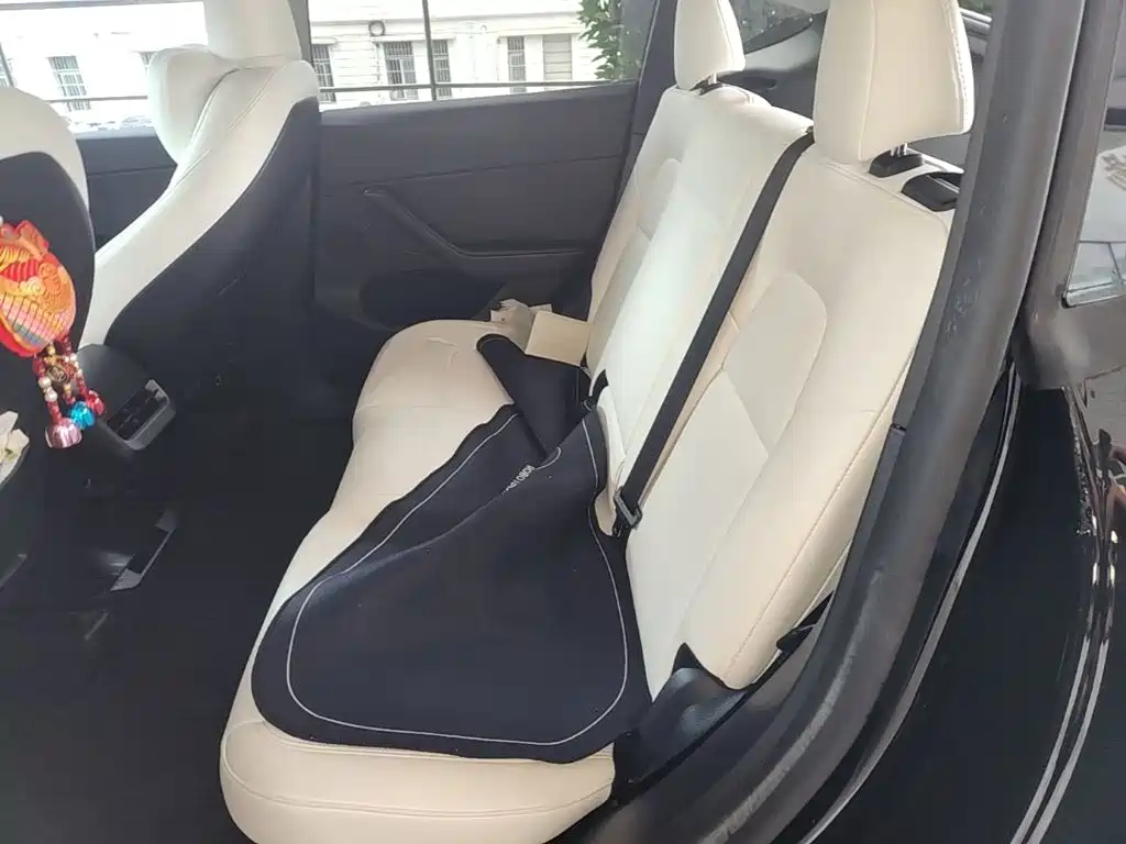 Tesla Model Y — фото 17