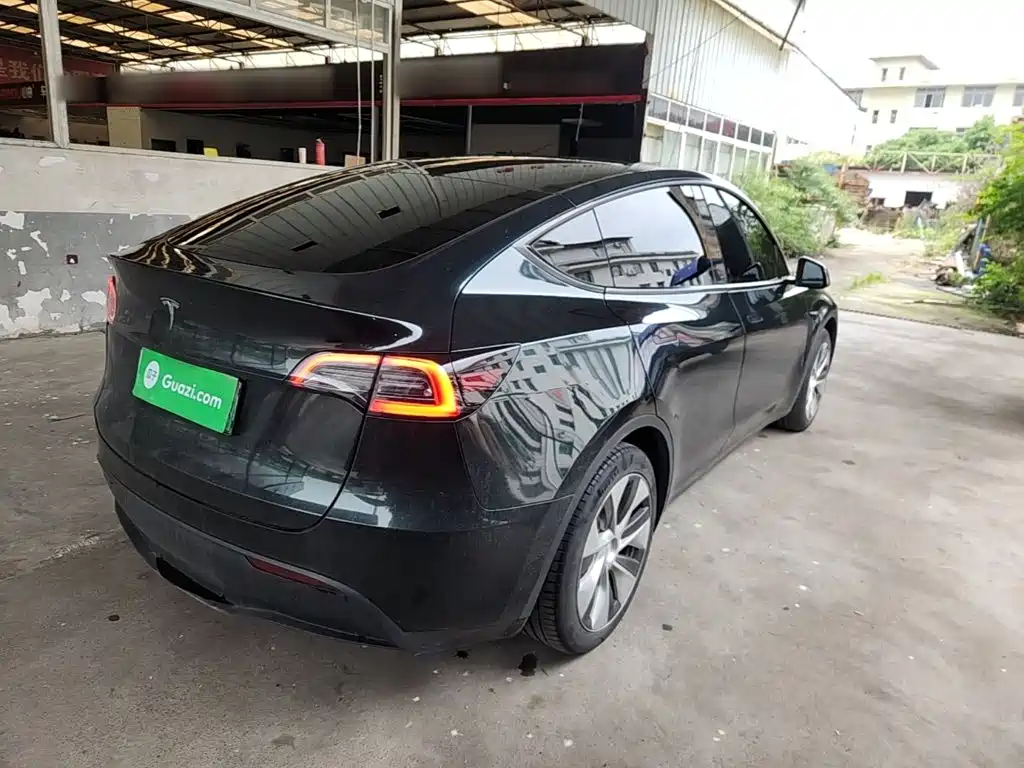 Tesla Model Y — фото 7