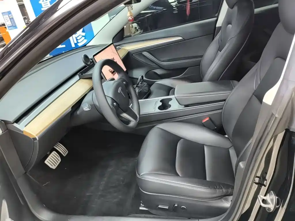 Tesla Model 3 — фото 15