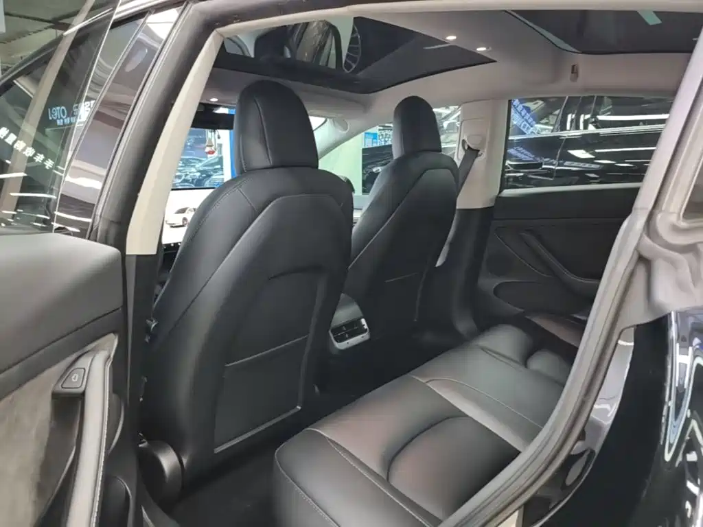 Tesla Model 3 — фото 17