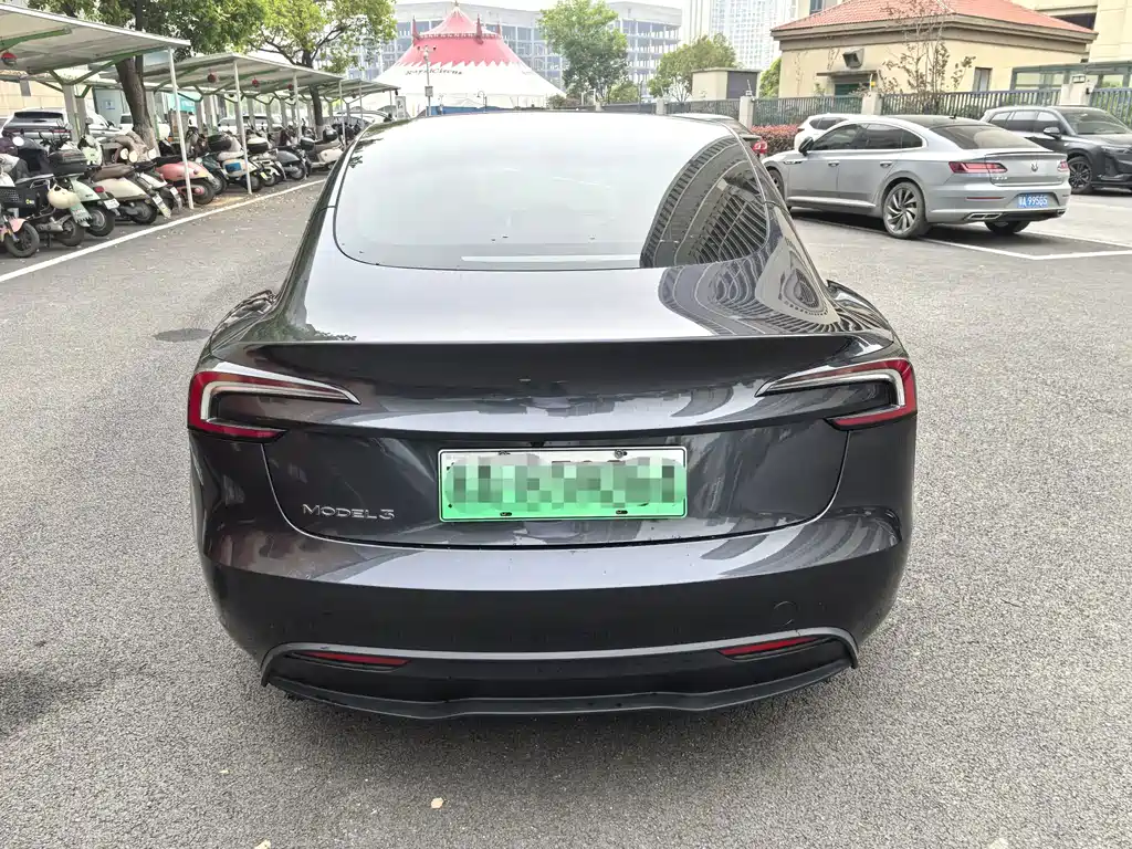 Tesla Model 3 — фото 8