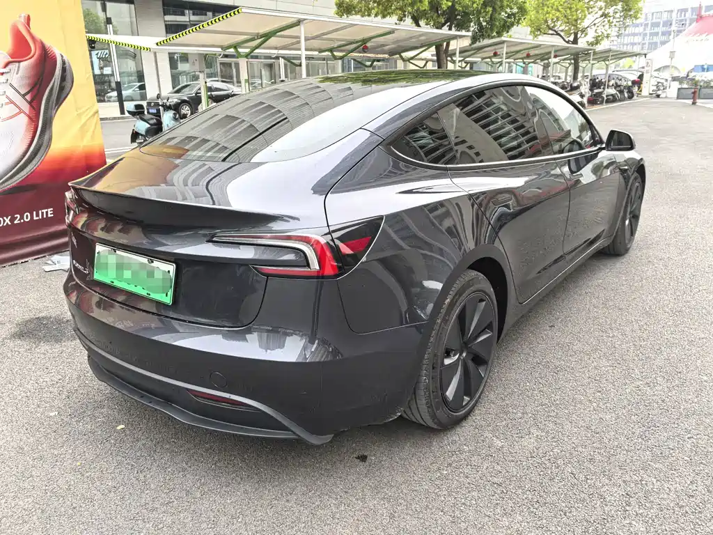 Tesla Model 3 — фото 9
