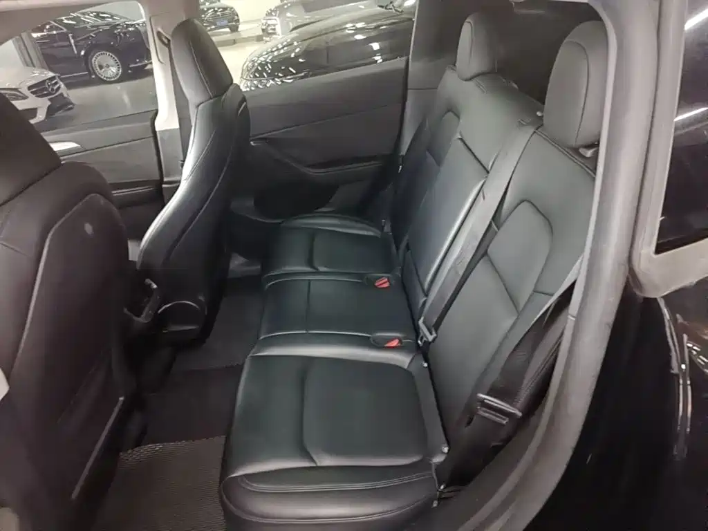 Tesla Model Y — фото 17