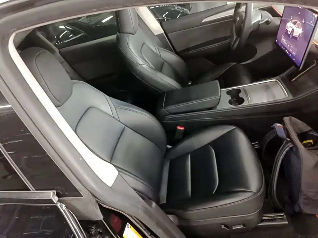Tesla Model Y — фото 25