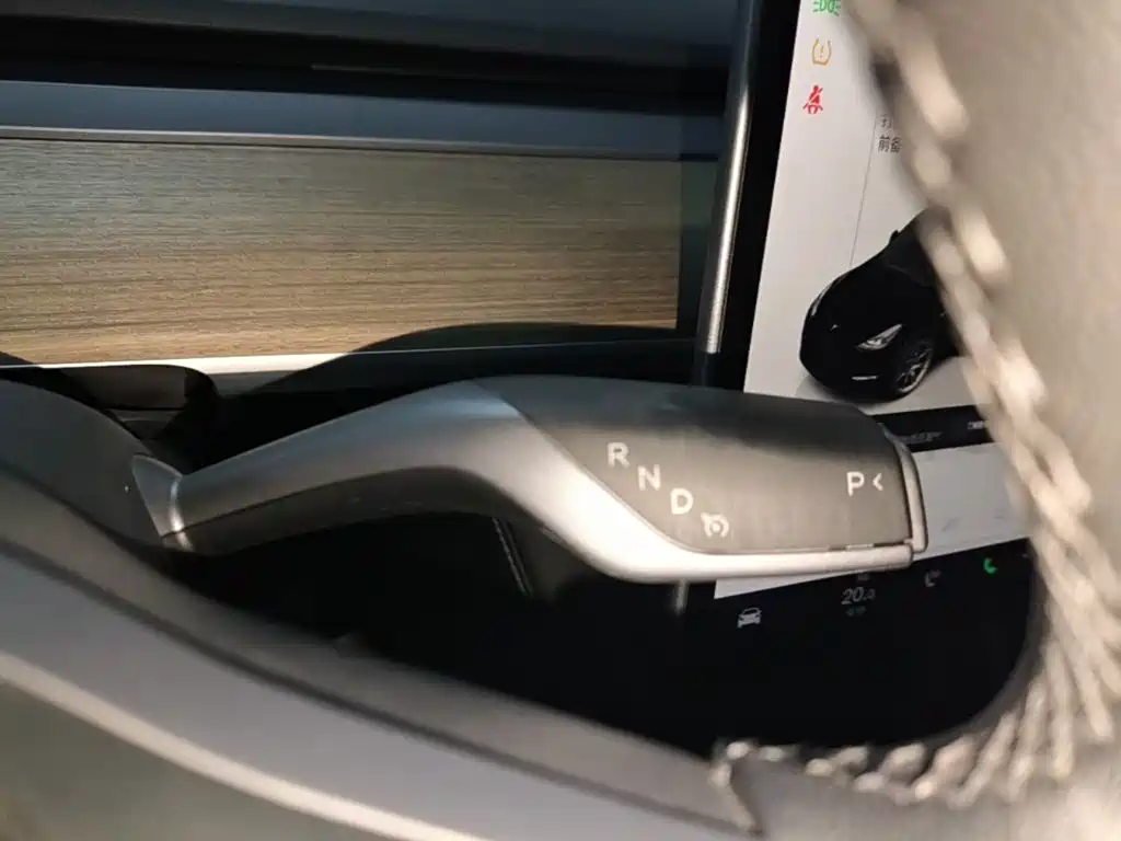 Tesla Model Y — фото 14